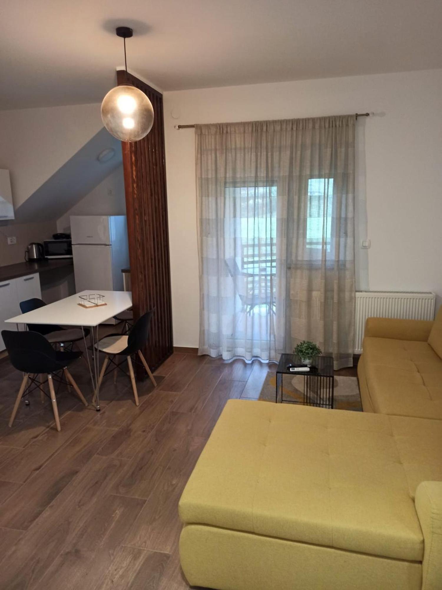 Apartmani Leptir Раковица Экстерьер фото